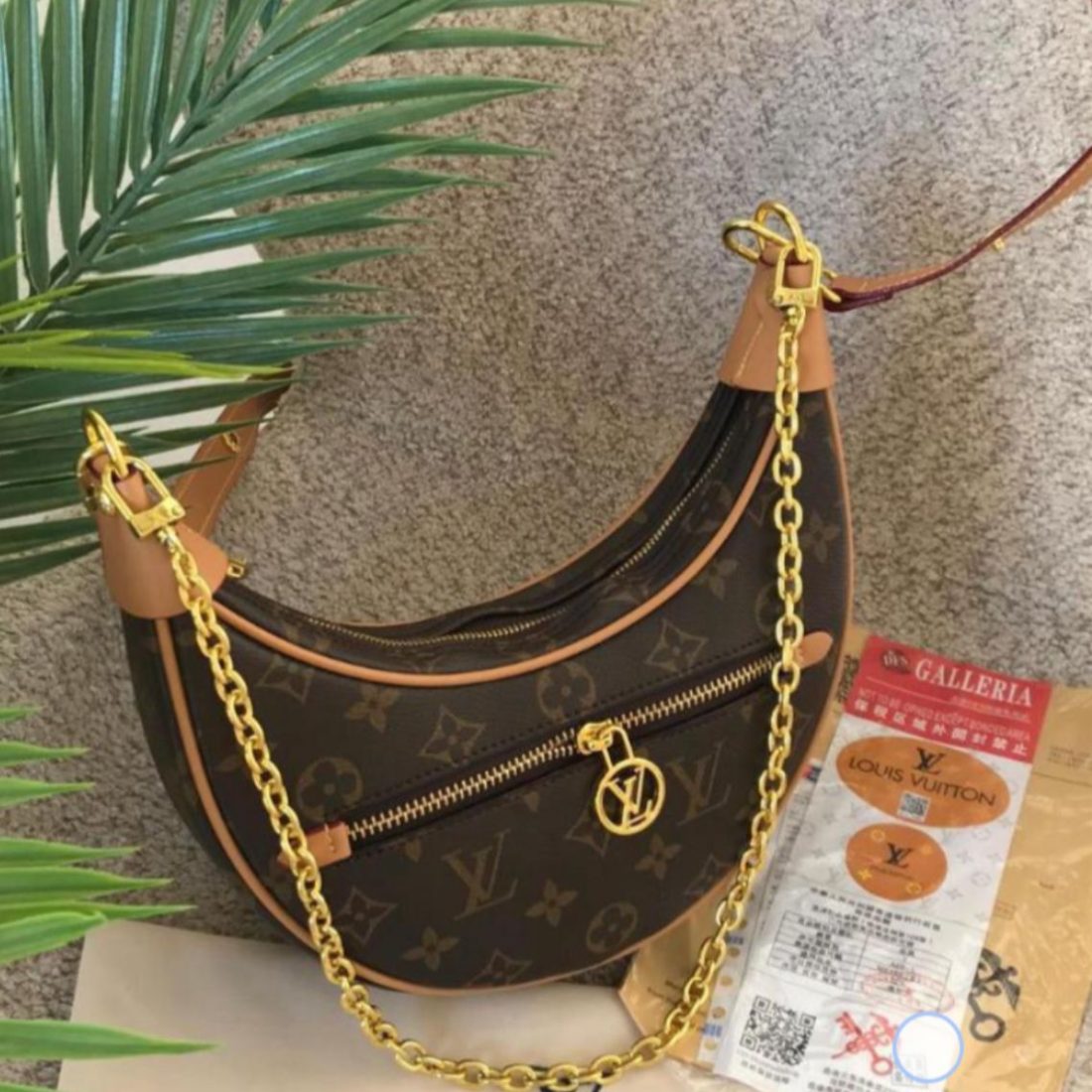 شنطة لويس فيتون – Louis Vuitton Crescent Bag